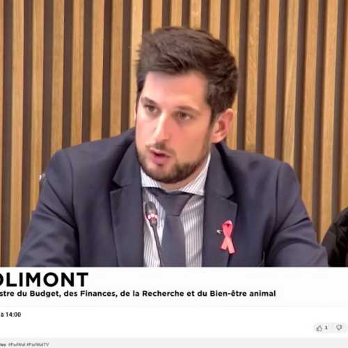 2025-10-06 - Namur, Parlement de Wallonie, Pétition pour stopper le commerce d'armes avec Israël